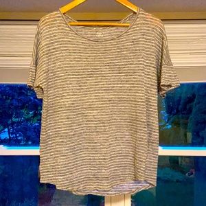 LOFT linen top. Detail sleeve.